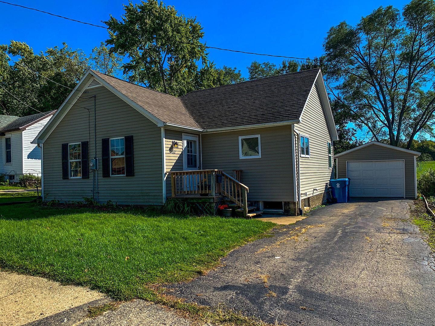 512 Division St Dixon Il 61021 Zillow