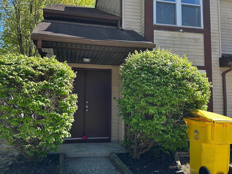1st image of 402 Woodlake Manor Dr #1000