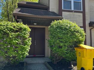 402 Woodlake Manor Dr #1000, Lakewood, NJ 08701
