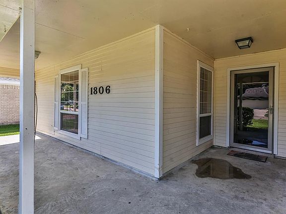 3rd image of 1806 Wildwood Dr