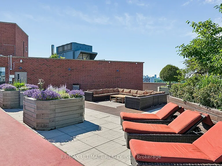 660 Wellington St W #C — Photo 28