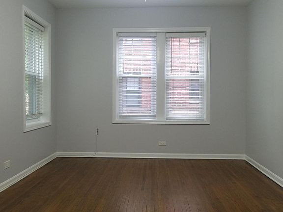 2nd image of 3710 N Sheffield Ave #401