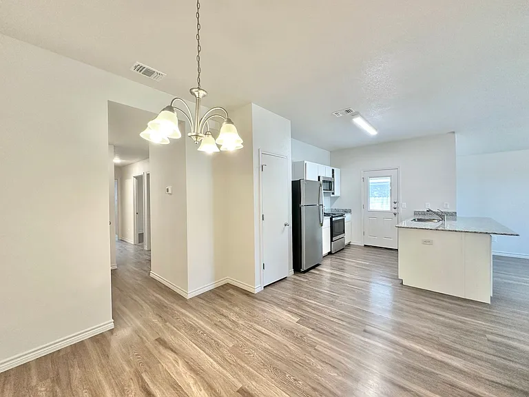 1708 Clovis Dr — Photo 30