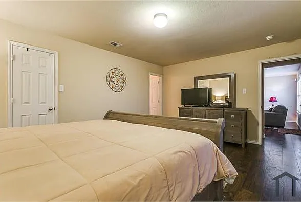 8832 Elk Creek Ln — Photo 3