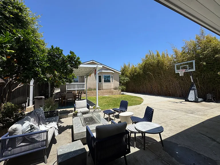 1740 Mathews Ave — Photo 28