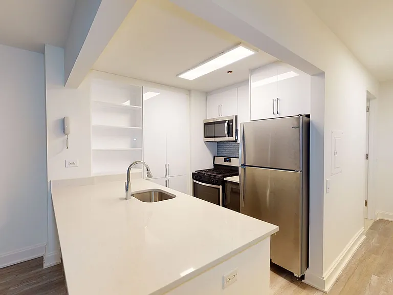 10 Hanover Square — Photo 33