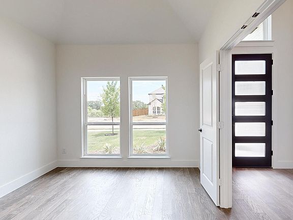 Front Flex Room - Office / Dining