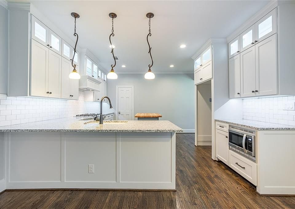 1st image of 16168 Chalfont Cir