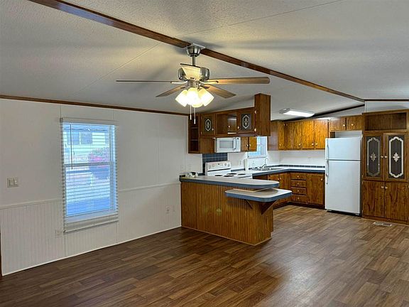 3rd image of 13652 E 47th Dr