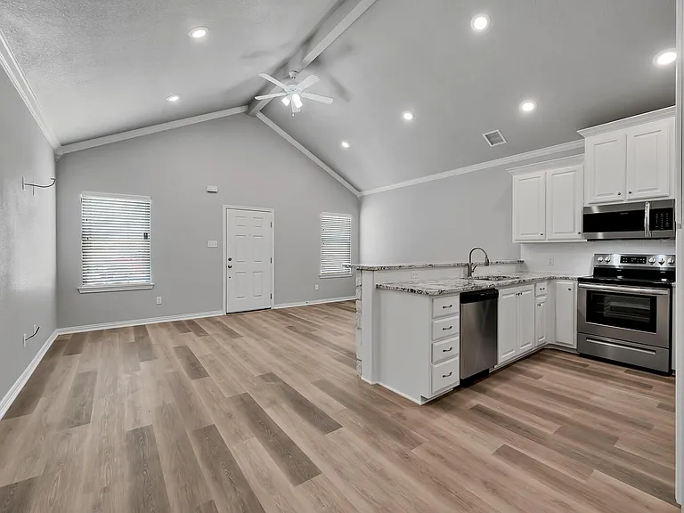 606 Alamo Dr — Photo 13