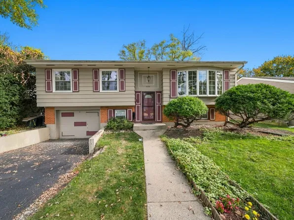1032 Valley Stream Dr, Wheeling, IL 60090