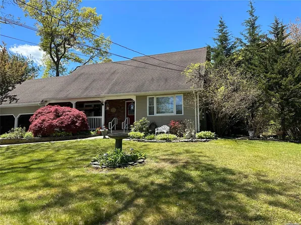 101 Smith Lane, Centereach, NY 11720