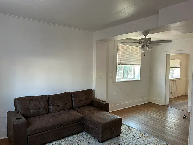 2 bed, 933 sqft, $1,895 — Photo 3