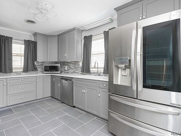 4th image of 208 Crestwood Dr