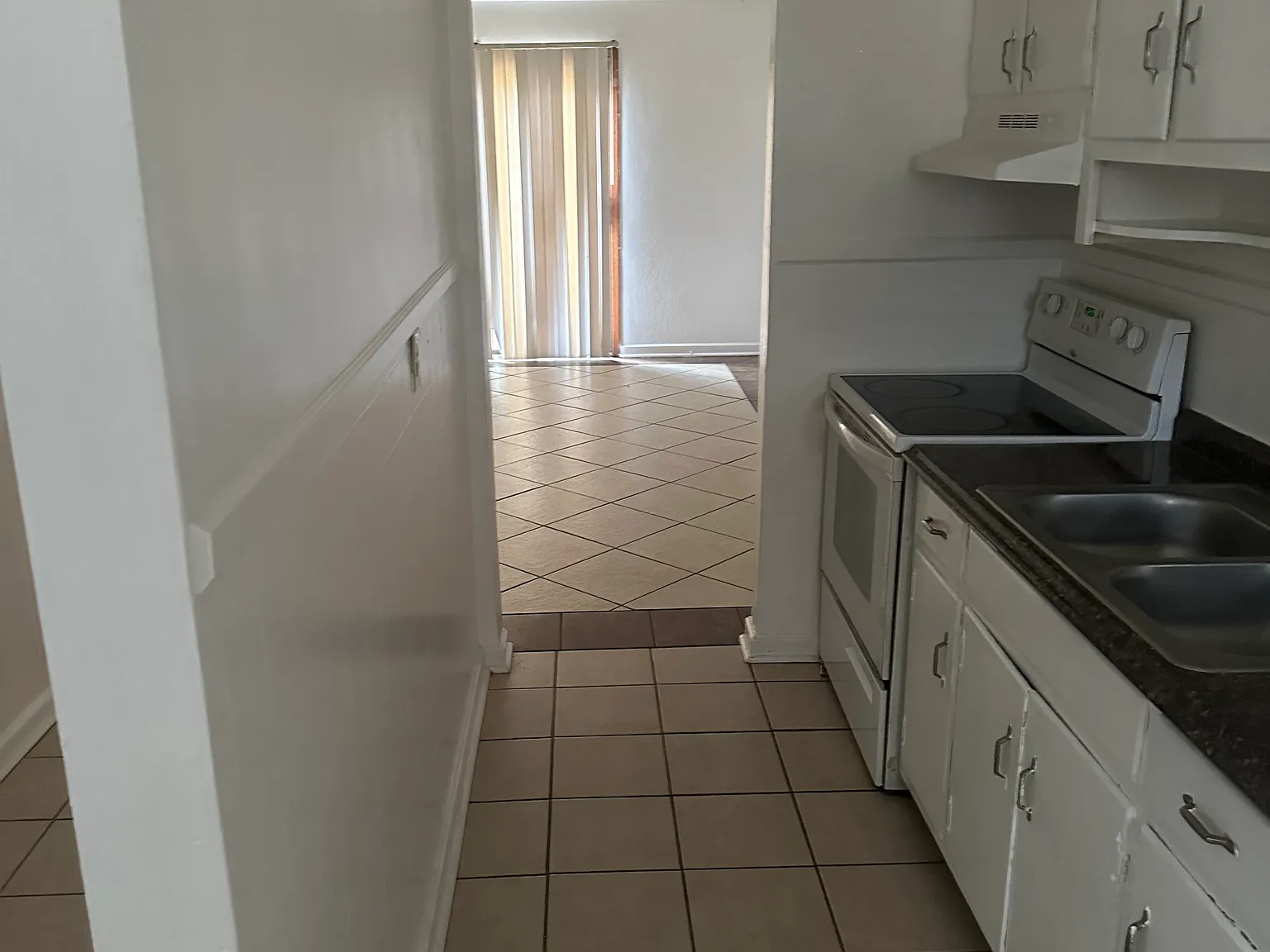 2 bed, $1,100 — Photo 2