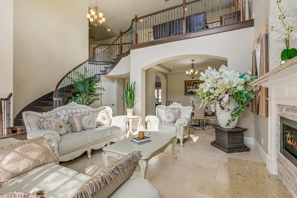4 bed, 4000 sqft, $11,000 — Photo 1