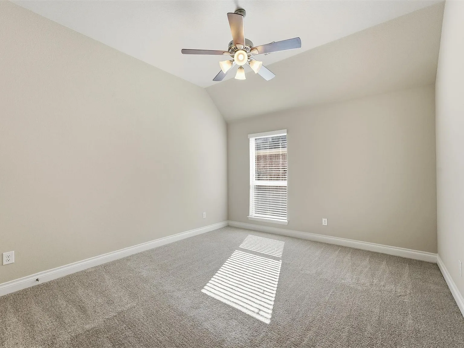 4 bed, 3.0 bath, 2866 sqft, $3,250 — Photo 4