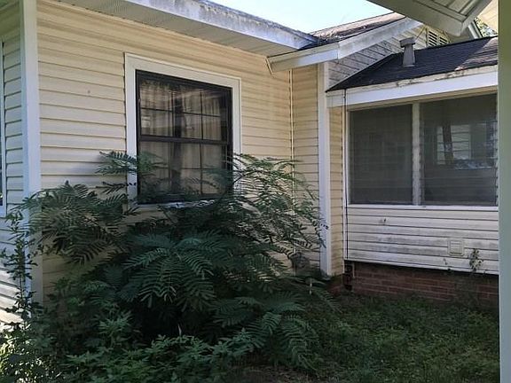 2nd image of 3305 W Lee St