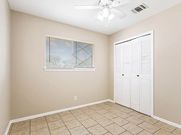 4518 Clear Spring Dr — Photo 18