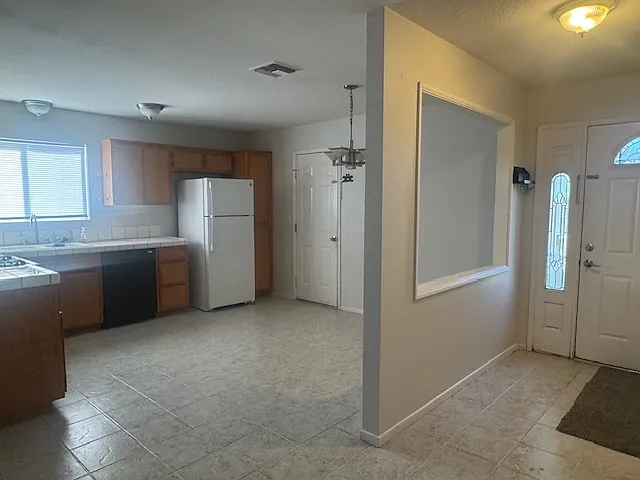 4 bed, $4,350 — Photo 3