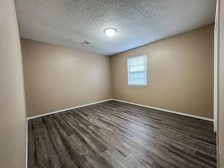 2100 Lynn Ln #A — Photo 5