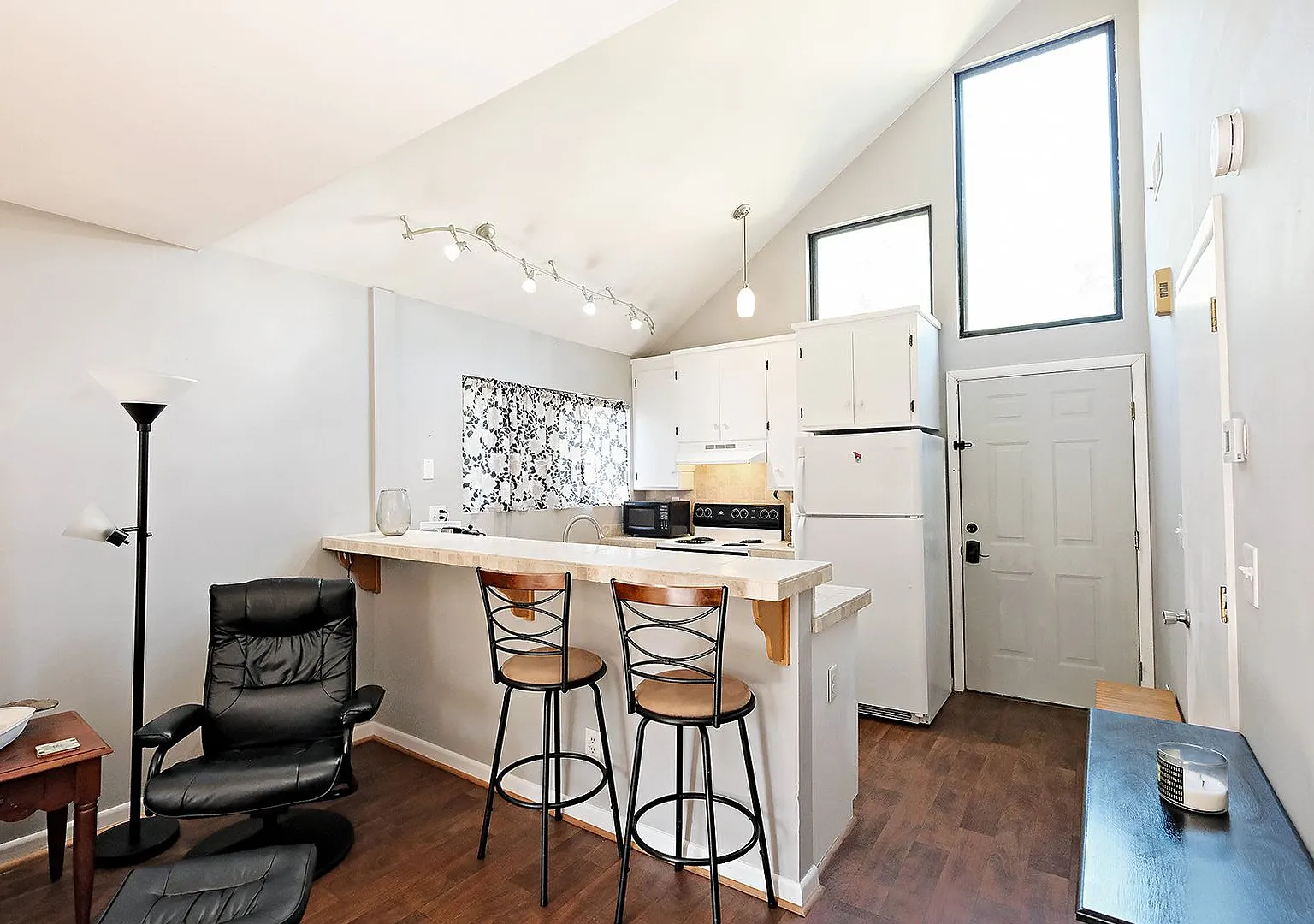 Pet-Friendly & Cozy River Run Condo Near Pen Park — Photo 2
