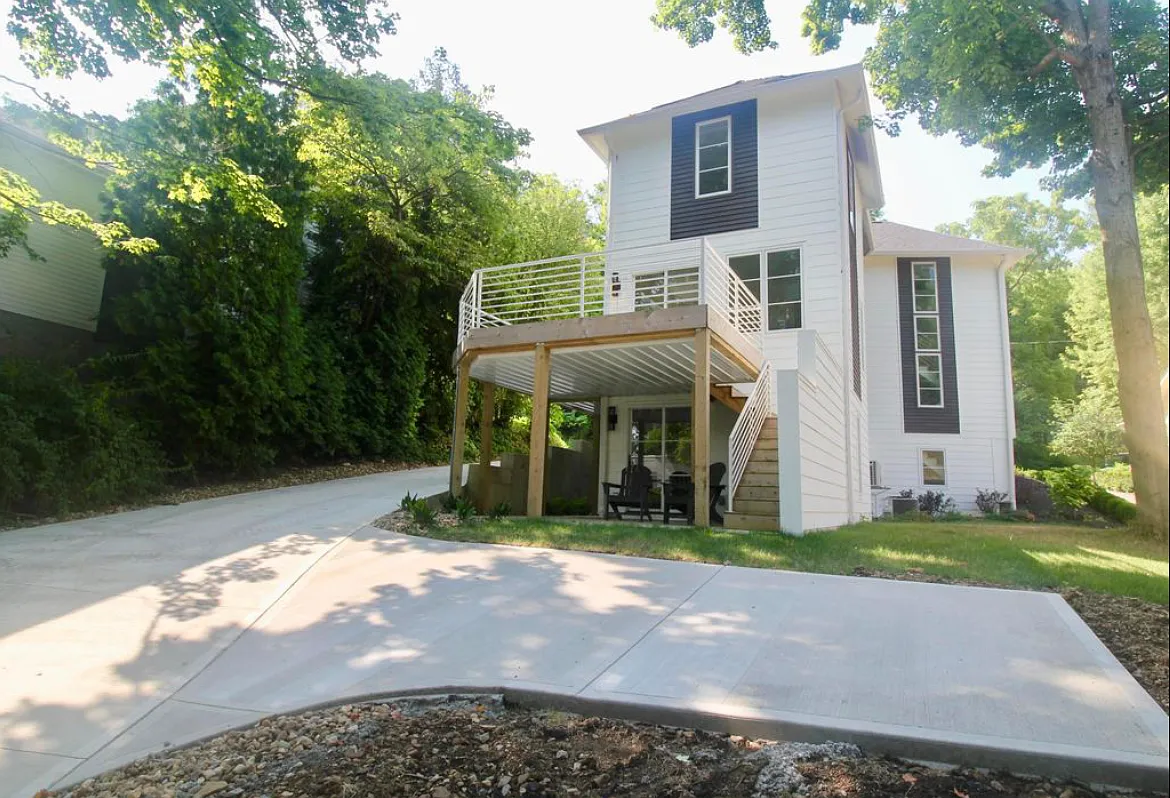 3 bed, 2277 sqft, $4,750 — Photo 2
