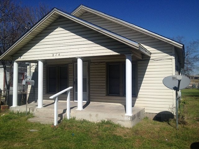 1st image of 814 W Avenue E