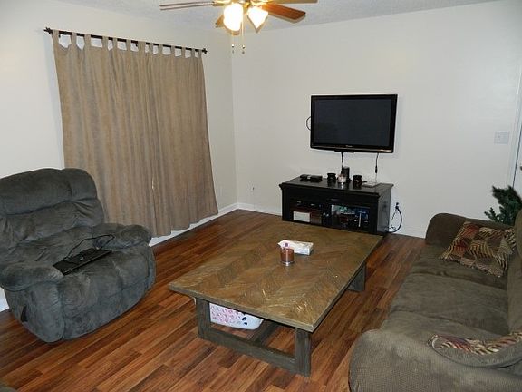 3rd image of 2413 Maywood St