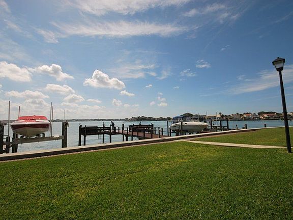 4th image of 240 Sand Key Estates Dr