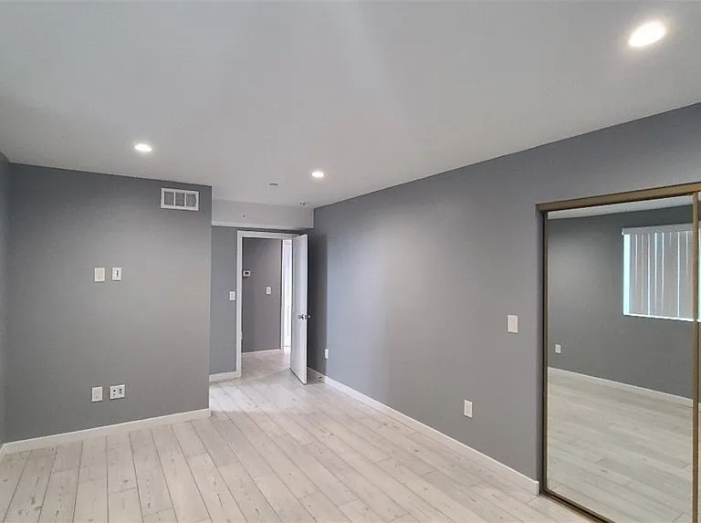 839 E 32nd St — Photo 12