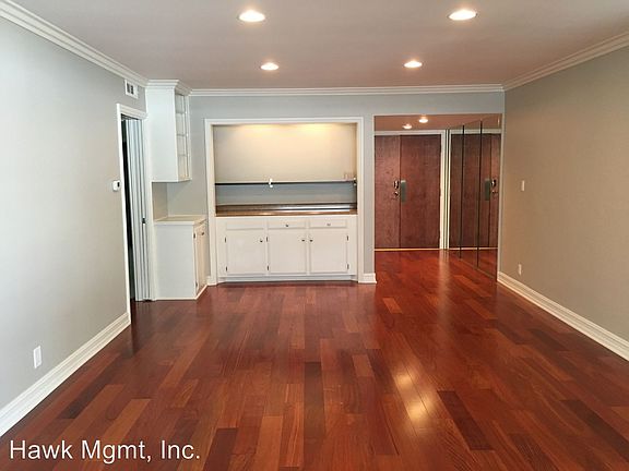 2nd image of 385 S Oakland Ave Unit 302