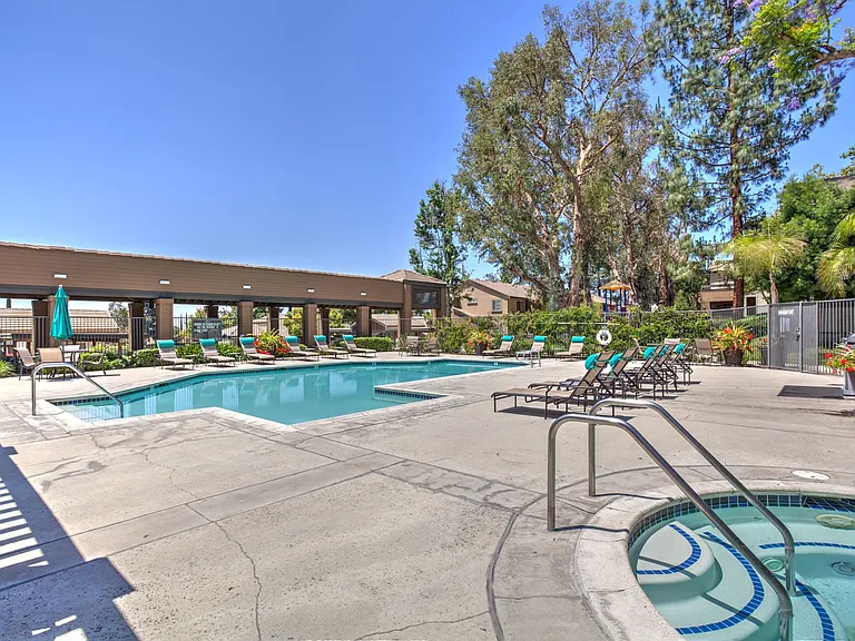 Waterstone Alta Loma Apartments — Photo 31