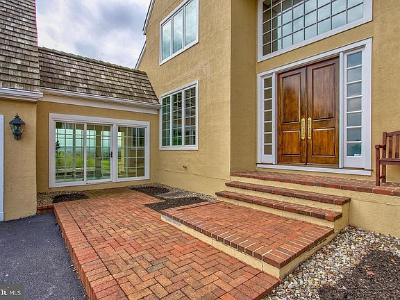 5th image of 12 Churchill Ln