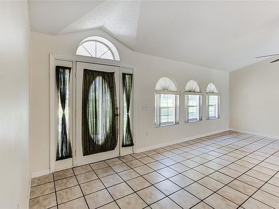 3rd image of 742 Woodview Dr