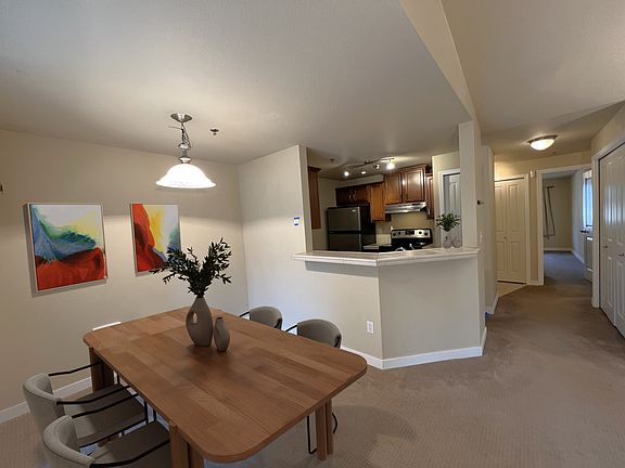 Virtually Staged to Give Ideas of furnished look. The actual unit is empty.