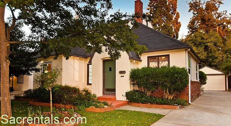 1901 43rd St photo 1