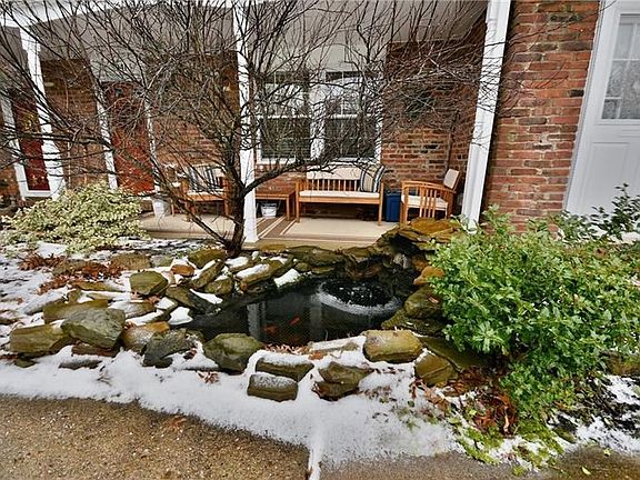 You will love the soothing water sounds from the fish pond - you can see the fish in there!