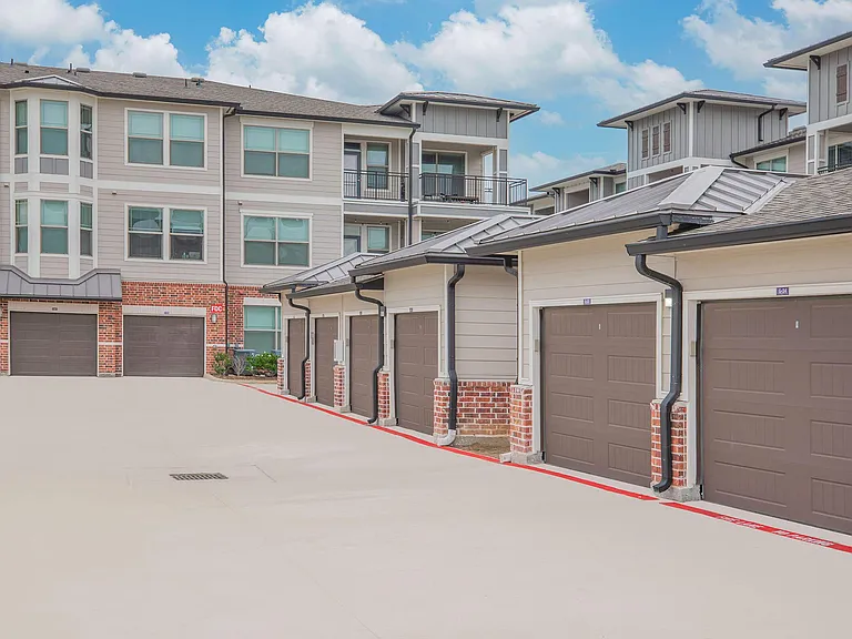Residence at Oakmont Apartments — Photo 20