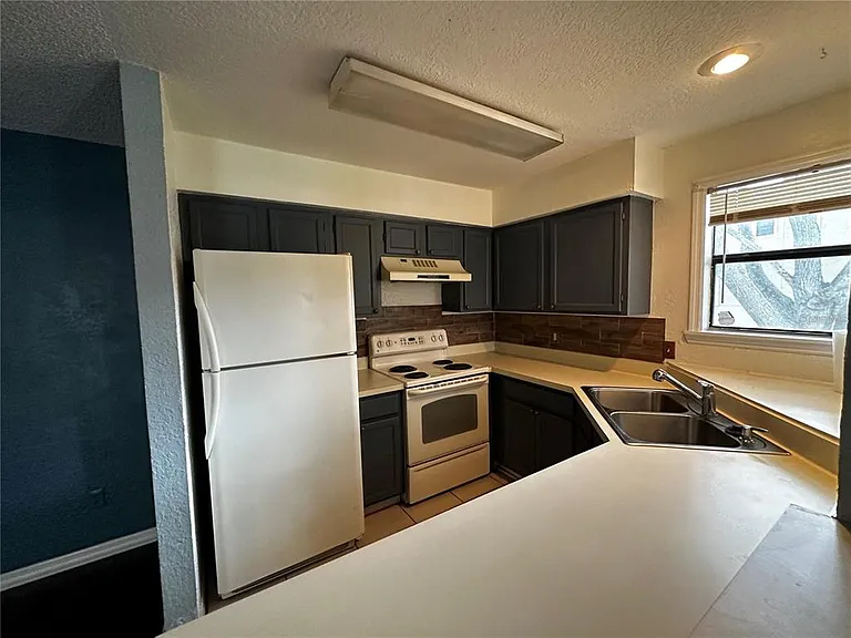 2942 Antique Oaks Cir #86 — Photo 16