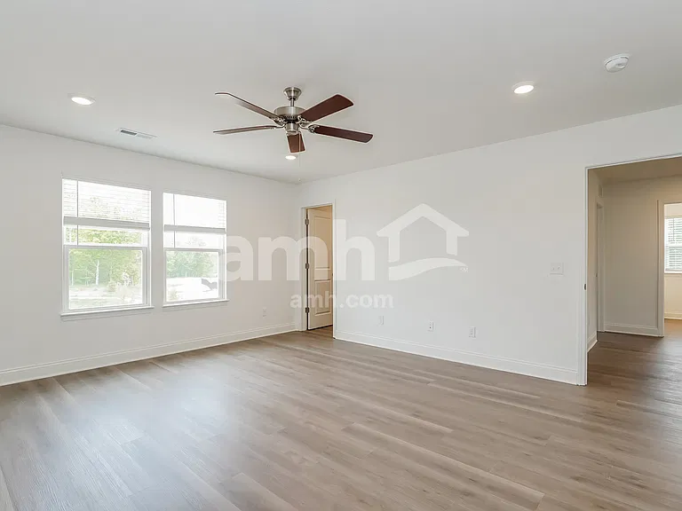 1050 Broyles Xing — Photo 10
