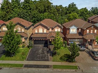 19 Hollowgrove Blvd, Brampton, ON L6P 1B1