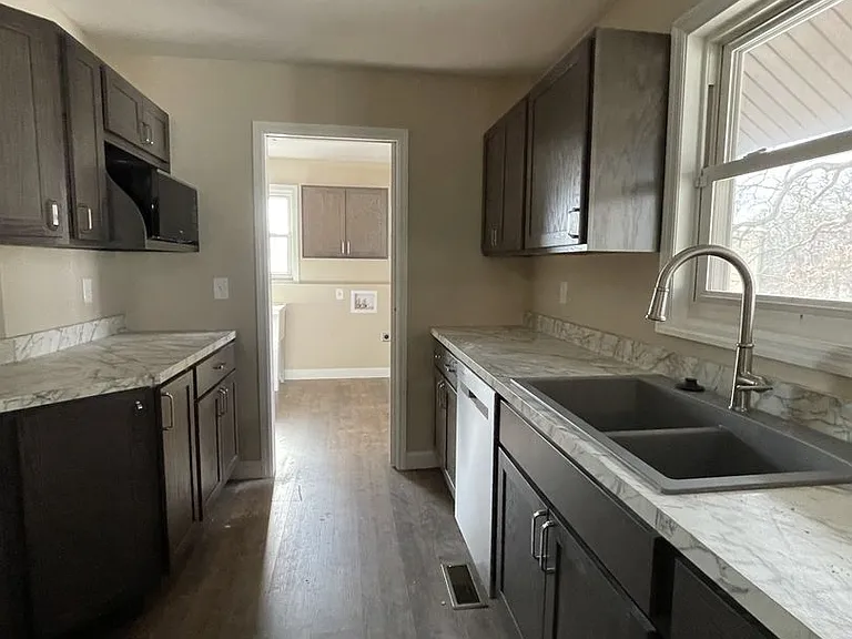 2101 W Outer Hwy #61 — Photo 8