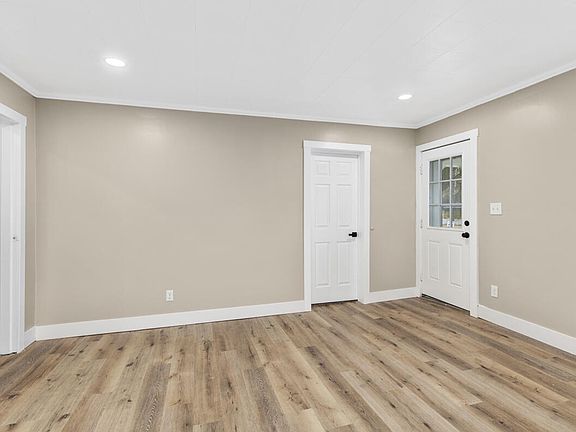 4th image of 80 W Beech St NE