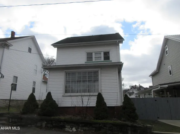 524 E Main St, Roaring Spring, PA 16673