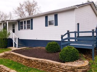 44 Hickory Dr, Little Hocking, OH 45742