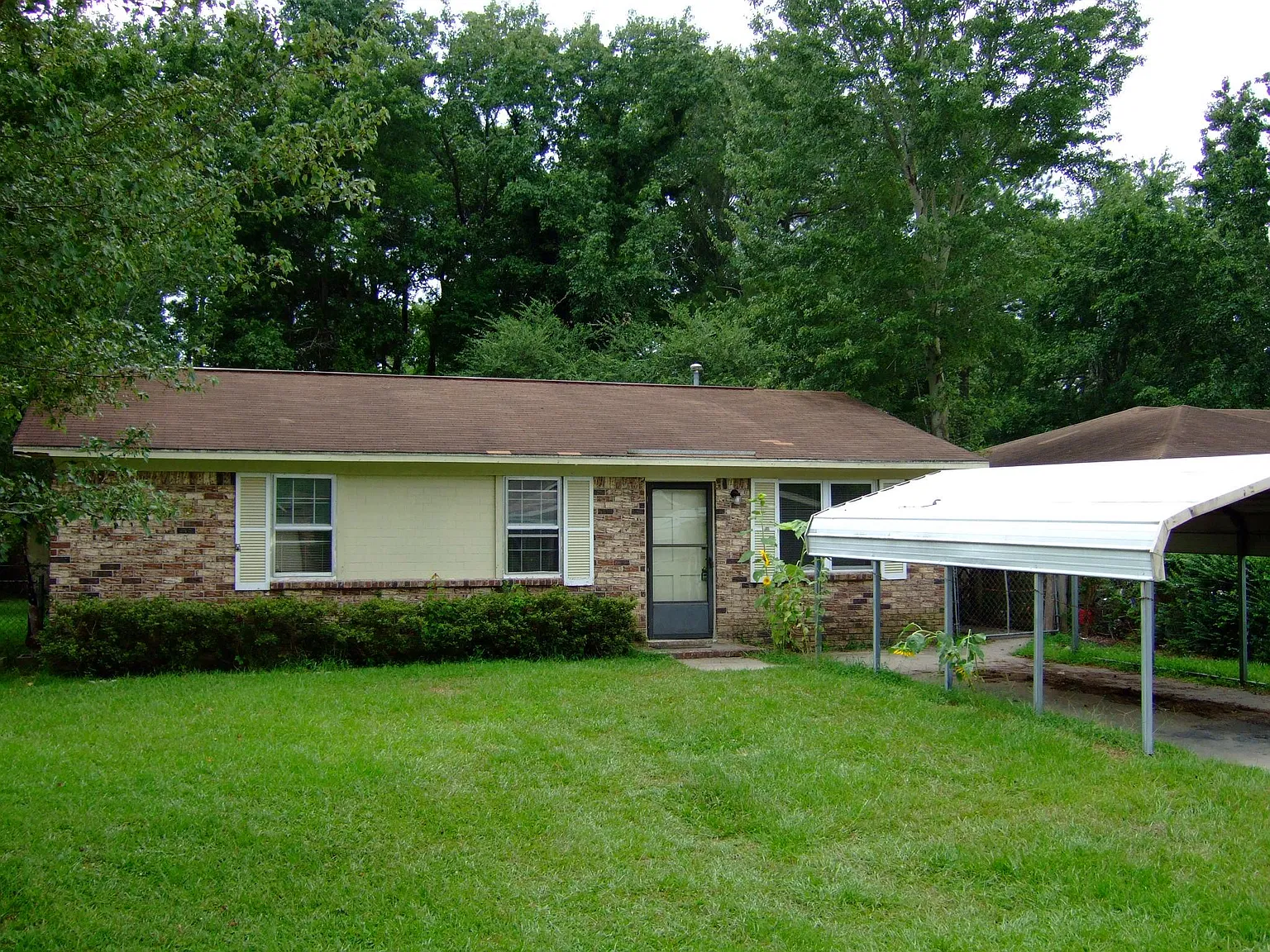 3 bed, 1.5 bath, 1400 sqft, $1,700 — Photo 1
