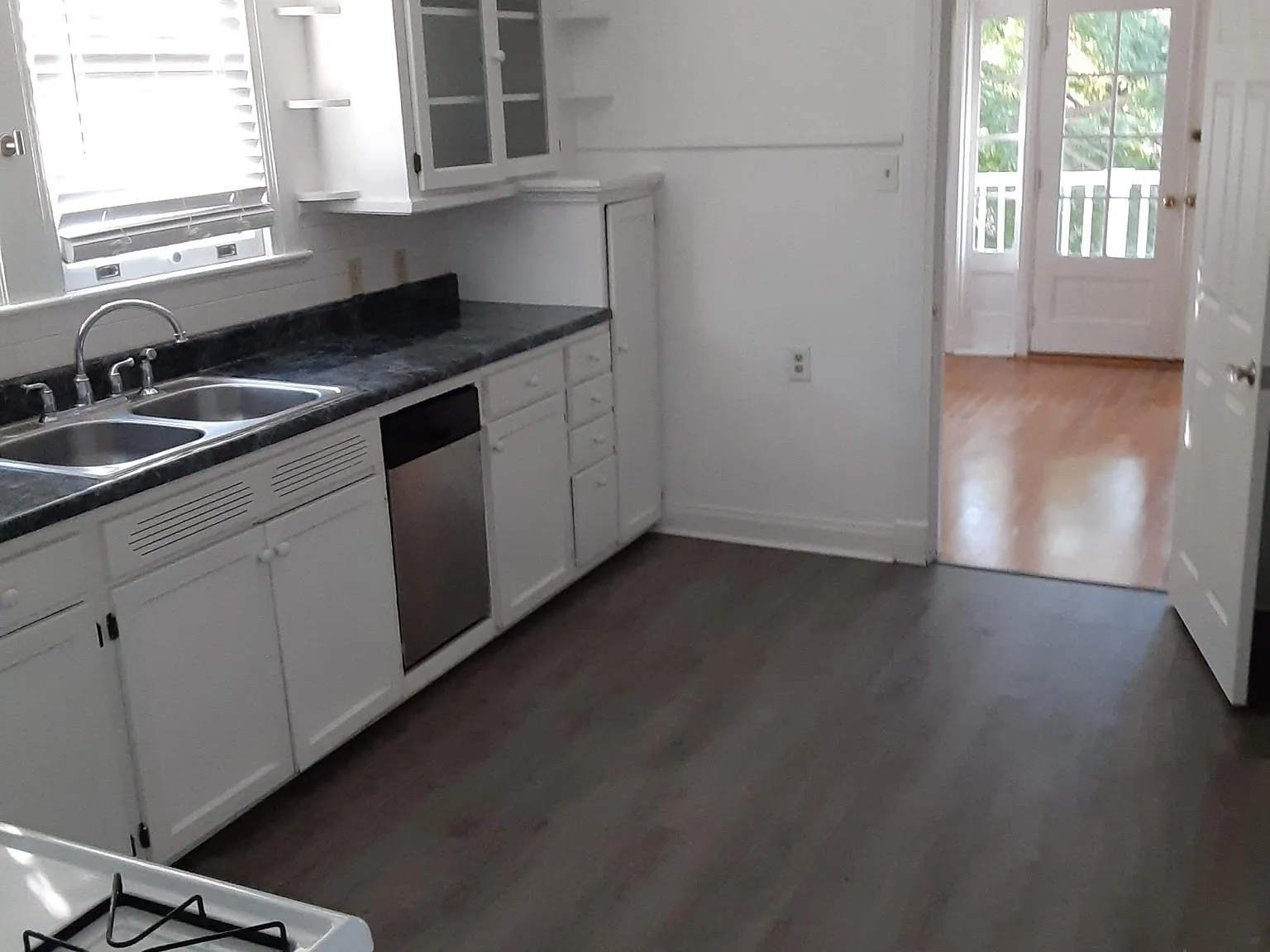 1 bed, 900 sqft, $1,400 — Photo 3