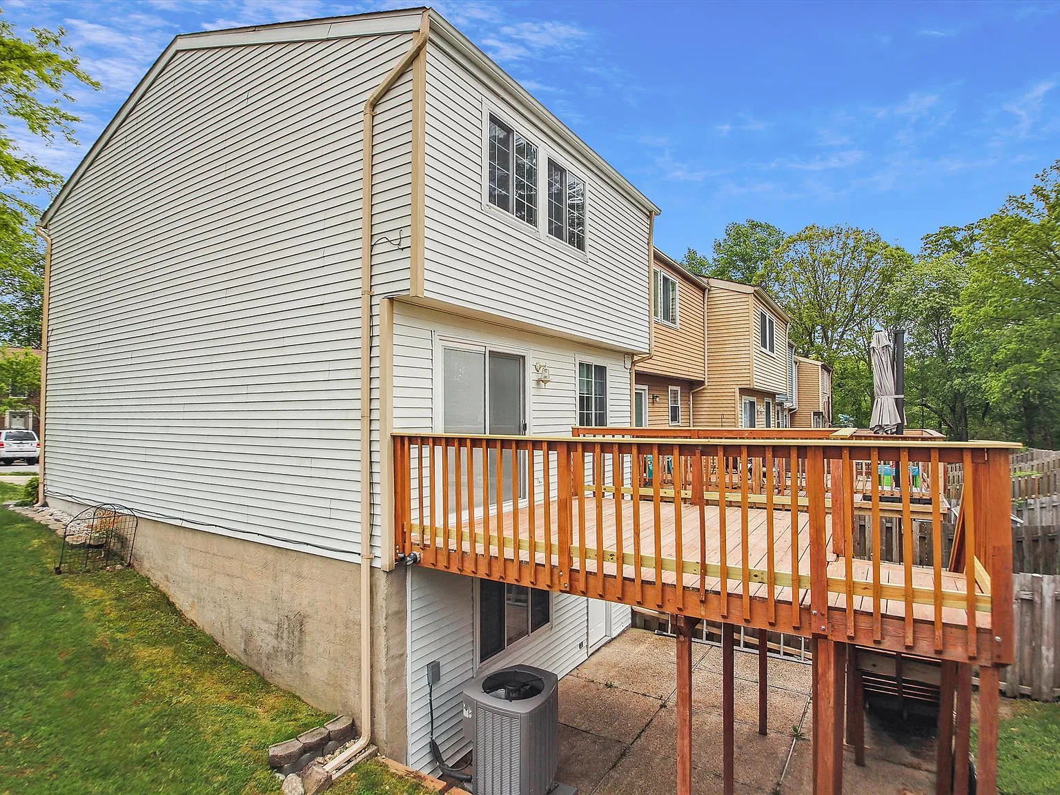 4 bed, 2.5 bath, 1550 sqft, $2,650 — Photo 3