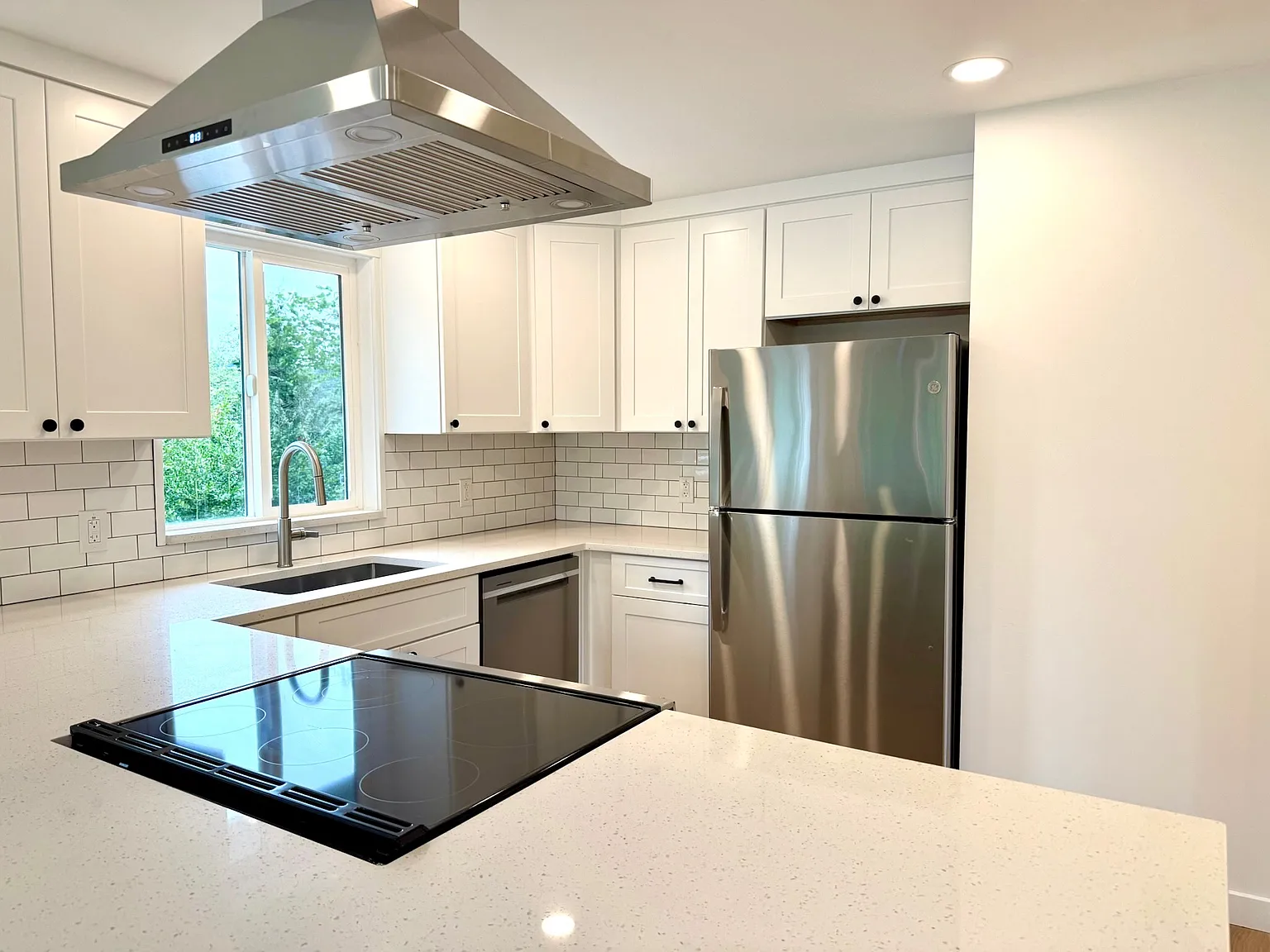 4 bed, 2.5 bath, 2060 sqft, $3,950 — Photo 4